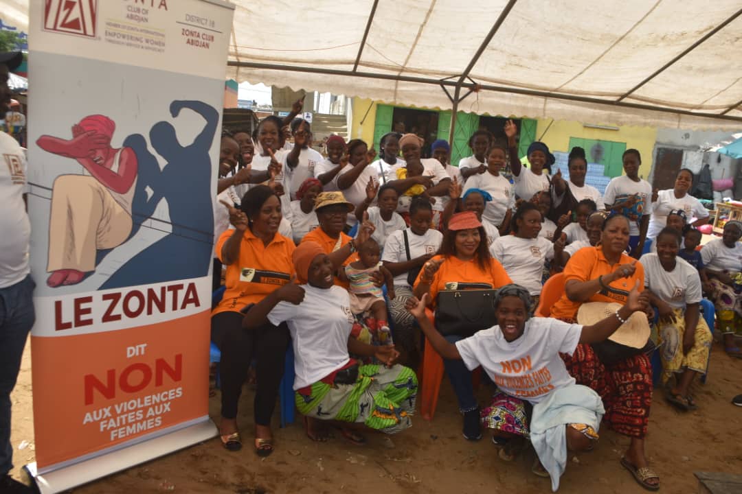 Zonta Abidjan : Sensibilisation des commerçantes et chauffeurs de transport en commun du petit marché de Bingerville