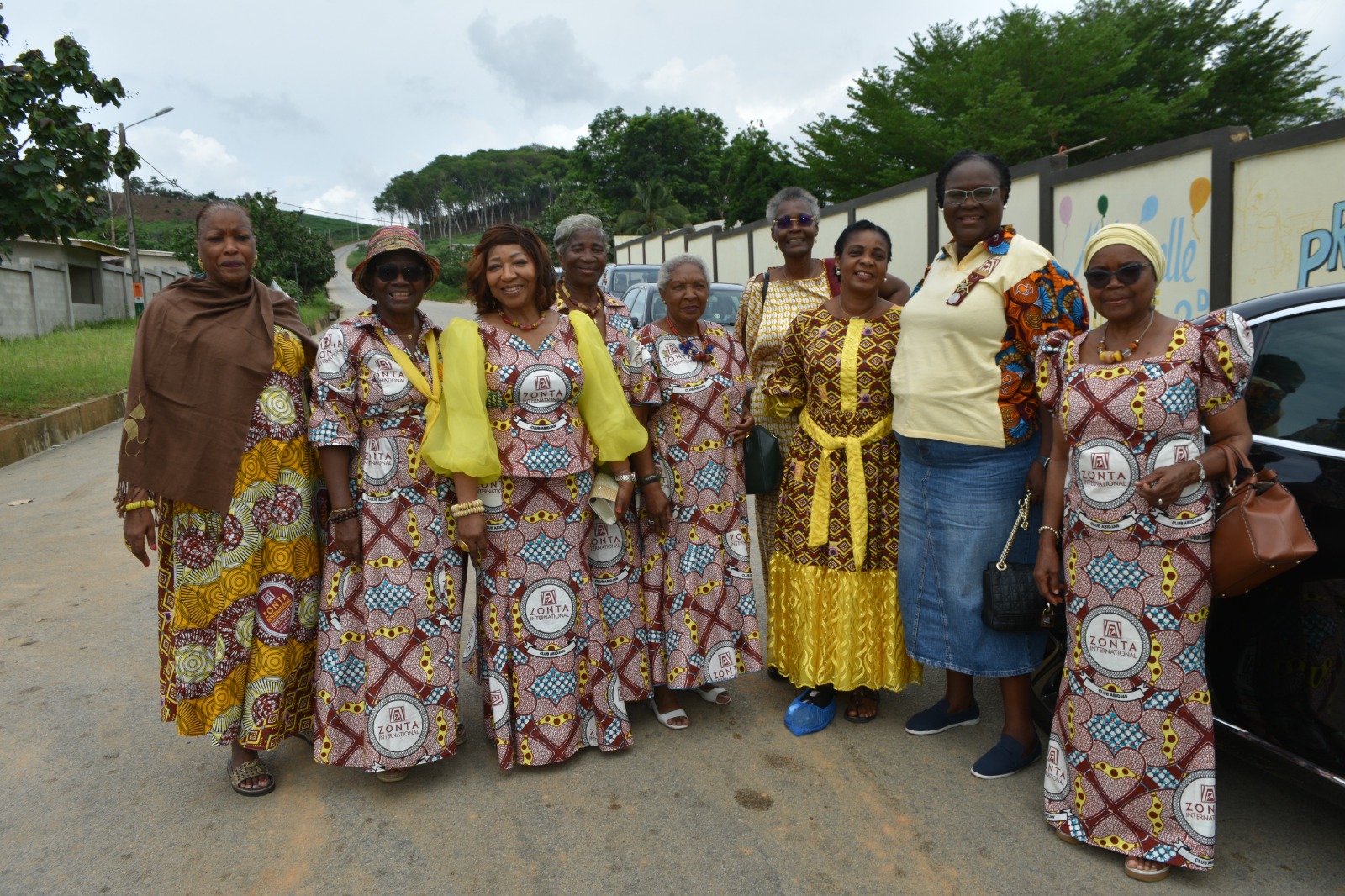 Mme le Gouverneur à Abidjan : visite à la chefferie du village d&rsquo;Akandié, dans la ville de Bingerville.